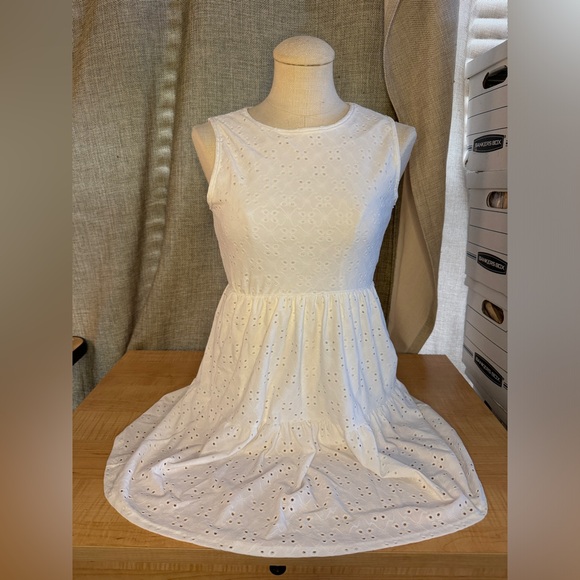 Dress - Picture 1 of 4